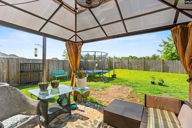 Welcome home to this beautifully maintained 5-bed, 3-bath home - photo 31