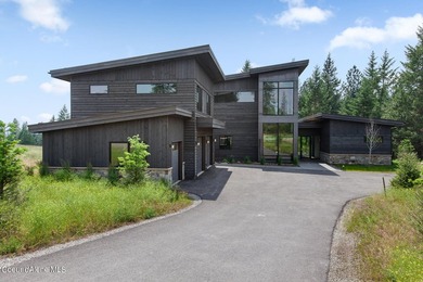 Estate 64 is a modern residence located in the Gozzer Ranch - photo 2