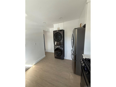 Spacious 2-bedroom, 1-bath garden-style co-op located on the - photo 6
