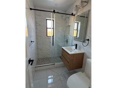 Spacious 2-bedroom, 1-bath garden-style co-op located on the - photo 8