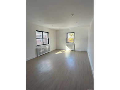 Spacious 2-bedroom, 1-bath garden-style co-op located on the - photo 10