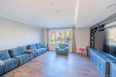 Great Neck Estates luxury home With Refined Taste & Exceptional - photo 16