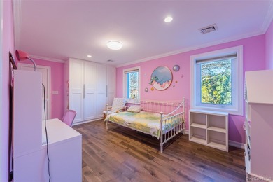 Great Neck Estates luxury home With Refined Taste & Exceptional - photo 17