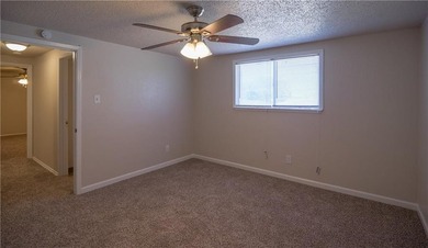 4/2/1 Roomy home! 2 bedrooms downstairs with a shared bath and 2 - photo 11