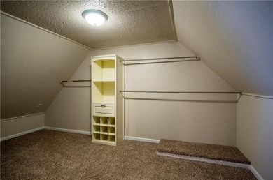 4/2/1 Roomy home! 2 bedrooms downstairs with a shared bath and 2 - photo 12