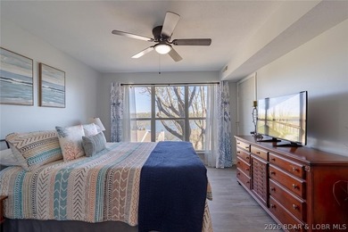 Indulge in breathtaking waterfront views from this beautifully - photo 24