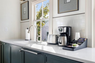 Stunning, turnkey short-term rental opportunity in the heart of - photo 16