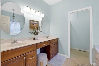 Your ideal lake escape starts here. Step inside and take in the - photo 22