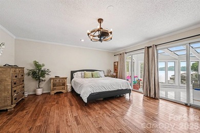 THE ULTIMATE RESORT-STYLE ENTERTAINER'S DREAM on Lake Hickory! - photo 20