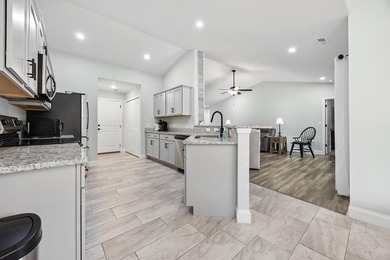 THIS WONDERFUL 4B/3B HOME SITS ON A CUL DE SAC LOT OVERLOOKING - photo 23