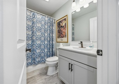 THIS WONDERFUL 4B/3B HOME SITS ON A CUL DE SAC LOT OVERLOOKING - photo 32
