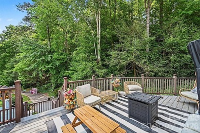 THE ULTIMATE RESORT-STYLE ENTERTAINER'S DREAM on Lake Hickory! - photo 32