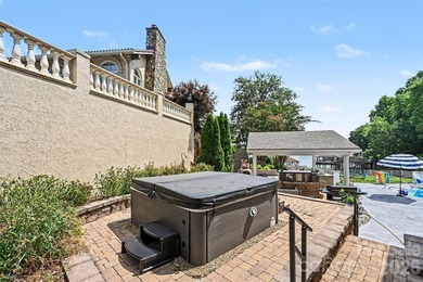 THE ULTIMATE RESORT-STYLE ENTERTAINER'S DREAM on Lake Hickory! - photo 35