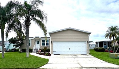 Spacious and very well-maintained, this 3 bedroom, 2 bathroom - photo 2