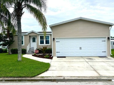 Spacious and very well-maintained, this 3 bedroom, 2 bathroom - photo 3