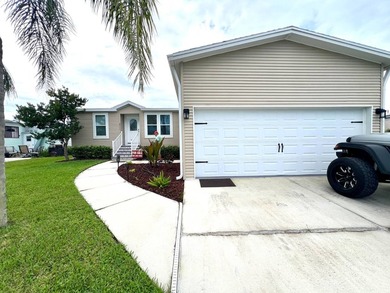 Spacious and very well-maintained, this 3 bedroom, 2 bathroom - photo 4