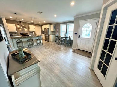 Spacious and very well-maintained, this 3 bedroom, 2 bathroom - photo 6