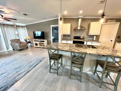 Spacious and very well-maintained, this 3 bedroom, 2 bathroom - photo 8