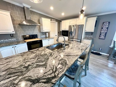 Spacious and very well-maintained, this 3 bedroom, 2 bathroom - photo 10