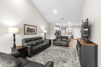 Spacious Garden Home with a private garage and a back porch - photo 12