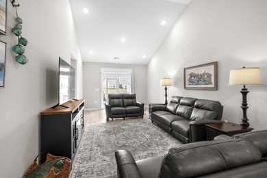 Spacious Garden Home with a private garage and a back porch - photo 13
