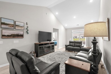 Spacious Garden Home with a private garage and a back porch - photo 14