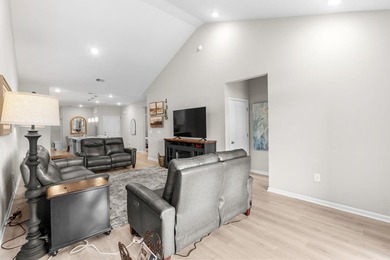 Spacious Garden Home with a private garage and a back porch - photo 15