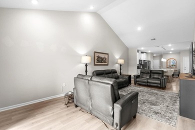 Spacious Garden Home with a private garage and a back porch - photo 17