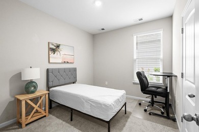 Spacious Garden Home with a private garage and a back porch - photo 25