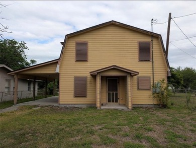 Spacious 2 story home needing a little TLC to bring it back to - photo 1