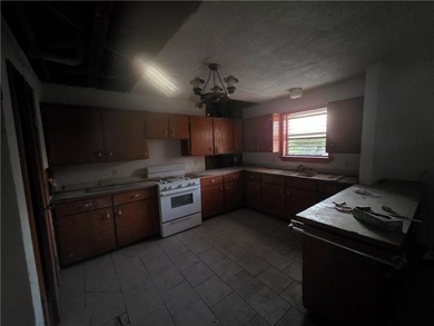 Spacious 2 story home needing a little TLC to bring it back to - photo 6