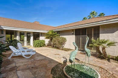 A Prestigious Estate with Stunning Mountain Views and Designed - photo 16