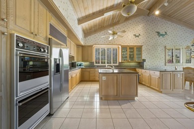 A Prestigious Estate with Stunning Mountain Views and Designed - photo 21