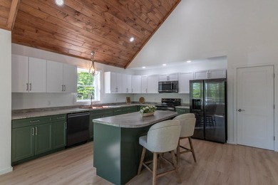 Welcome to 1 Winter Drive. This Custom-built contemporary home - photo 8