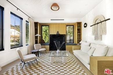 Celebrity-owned organic modern farmhouse on a quiet cul-de-sac - photo 2
