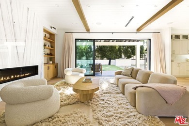 Celebrity-owned organic modern farmhouse on a quiet cul-de-sac - photo 5
