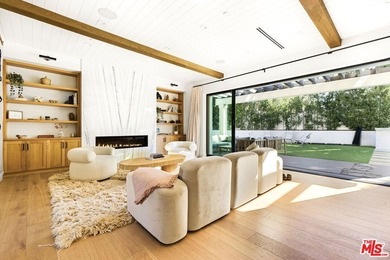 Celebrity-owned organic modern farmhouse on a quiet cul-de-sac - photo 6