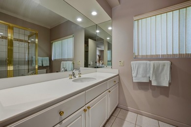 A Prestigious Estate with Stunning Mountain Views and Designed - photo 37