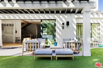 Celebrity-owned organic modern farmhouse on a quiet cul-de-sac - photo 7