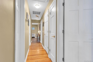 Welcome home... This impeccably maintained Glen Cove Ranch - photo 11
