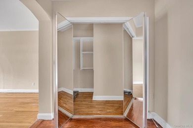 Large One Bedroom One Bath at the Townhouse Place Complex. This - photo 6