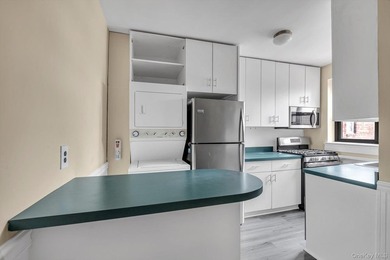 Large One Bedroom One Bath at the Townhouse Place Complex. This - photo 8
