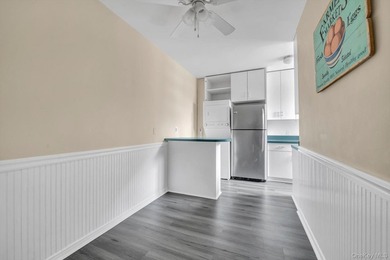 Large One Bedroom One Bath at the Townhouse Place Complex. This - photo 9