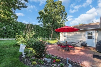 Welcome home... This impeccably maintained Glen Cove Ranch - photo 23