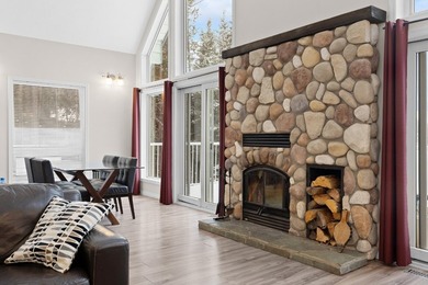 YEAR ROUND LIVING ? ? WEEKEND GETAWAY? Welcome to your dream - photo 29