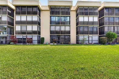 Beautiful first-floor 1-bedroom, 1.5 bath condo in the active - photo 30