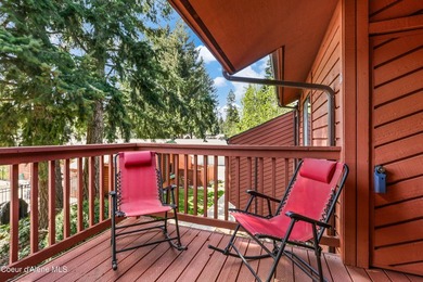 Welcome to this wonderful, selectively furnished, turn-key get - photo 3