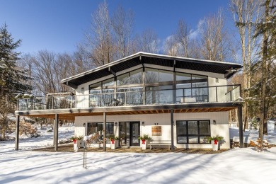 Lake Home For Sale in Lac-Brome, 