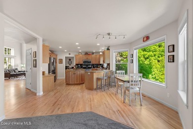 This spacious 6 BR/4 BA home is situated on nearly an acre in - photo 19