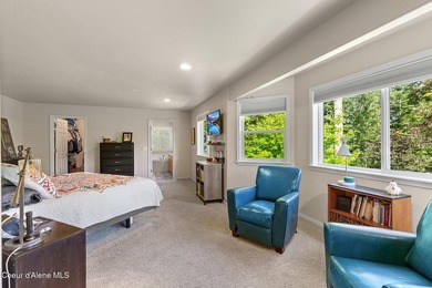 This spacious 6 BR/4 BA home is situated on nearly an acre in - photo 25